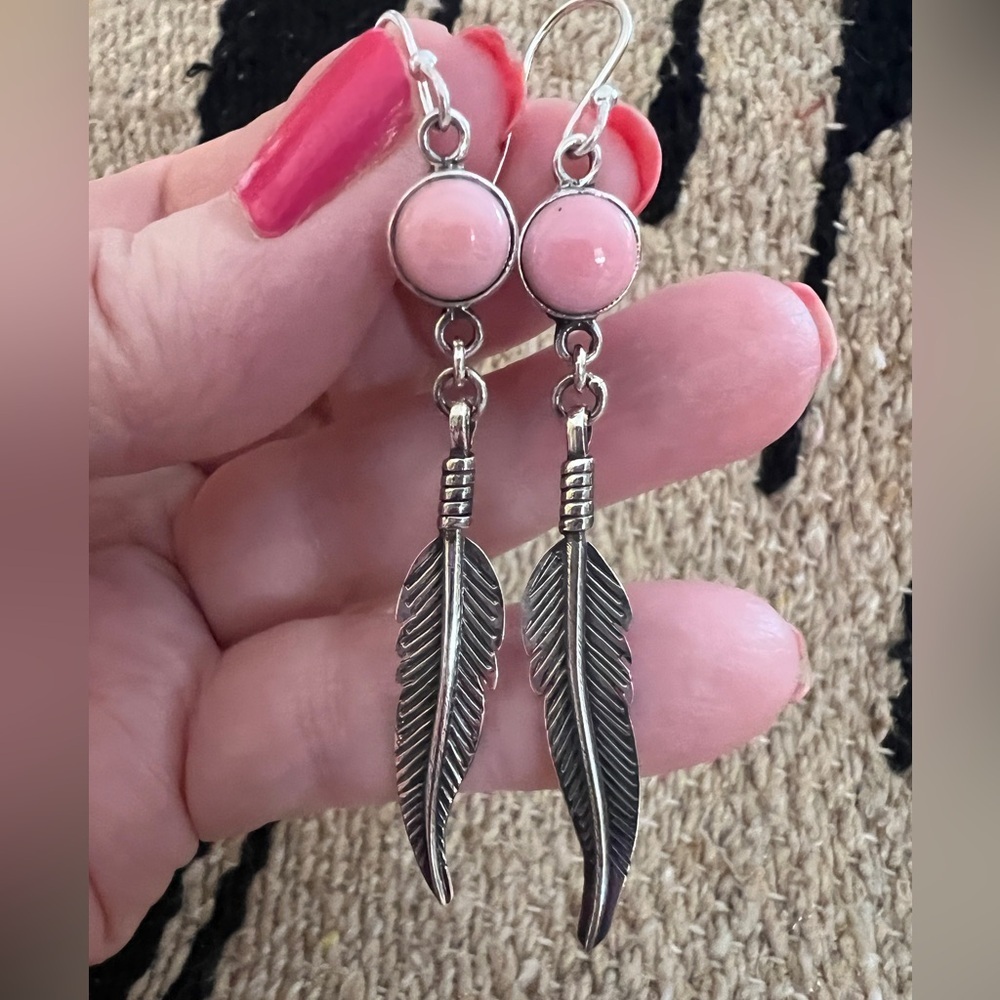 ❤️ Queen Pink Conch Navajo Southwestern 925 Dangle Feather Earrings 6.6Gm 2.76”L - Picture 8 of 16